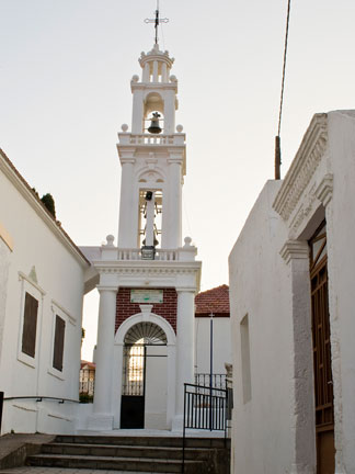 Glockenturm. Kirche von St. George. Gennadi