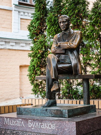 Kiew. Denkmal für M. A. Bulgakow