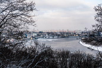 Kiew. Ausblick auf Rybalskyj-Insel