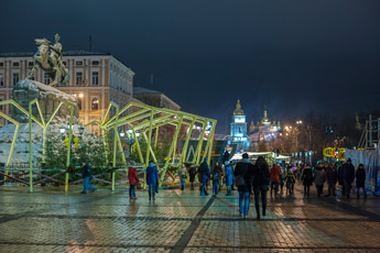 Kiew. Weihnachtsmarkt am Sophienplatz