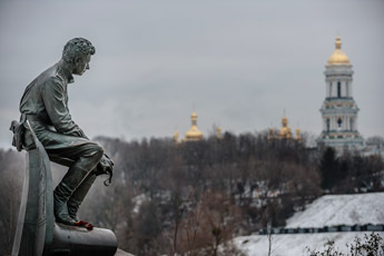 Kiew. Denkmal für die Kampfflieger