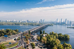 Kiew. Ausblick auf die Paton-Brücke