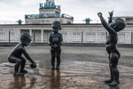 Киев. Почтовая площадь. Памятник играющим детям