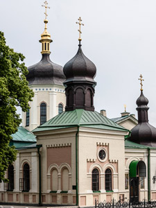 Kiew. Botanischer Garten. Dreifaltigkeit Kirche