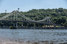 Kiew. Fußgänger-Brücke