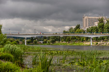 Kiew. Grüne Ufer des Russanovka Kanals