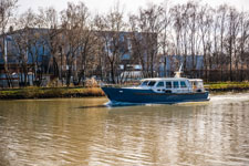 Mittellandkanal. Ein Motorboot