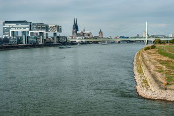 Schiffsverkehr im Kölner Rheingebiet