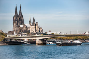 Köln. Rhein und Altstadt