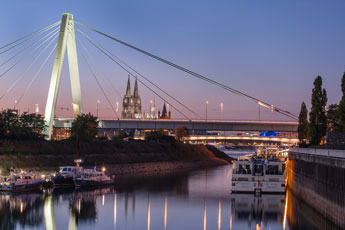 Köln. Im Deutzer Hafen