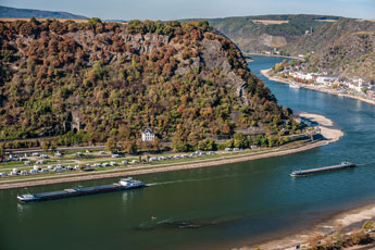 Rhein am Loreleyfelsen