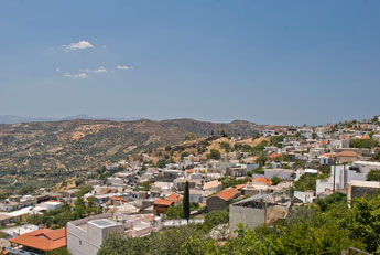 Ein Dorf. Unterwegs: Zaros - Rethymno