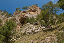 Schlucht Agia-Irini. Höhlen
