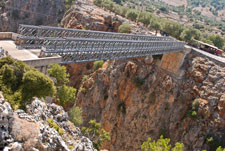 Brücke über die Schlucht nach Aradena