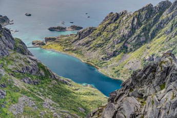 Insel Austvågøya. Höhe 713 m. Blick zum Djupfjord