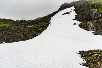 Подъём на гору Møysalen. Небольшой снежник