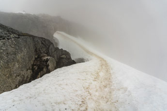 Aufstieg zum Berg Møysalen. Am Gletscher Skavlen