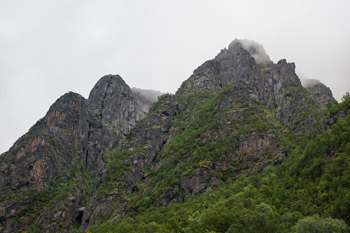 Sløverfjorden. Горы