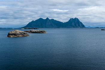 Lofoten. Insel Austvågøya. Svolvær. Insel Svinøya