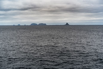 Fähre: Moskenes-Bodø. Blick zur Insel Røst