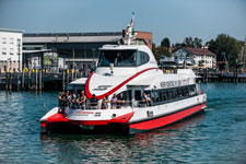 Friedrichshafen. Ein Katamaran