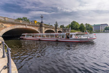 Hamburg. Binnenalster. Lombardsbrücke