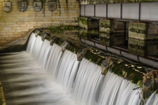 Hannover. Friederikenbrücke mit Flusswehr