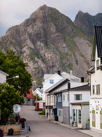 Lofoten Inseln. Hennigsvær. Eine Straße