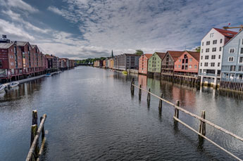 Trondheim. Häuser an der Nidelva