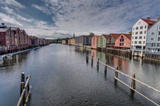Trondheim. Häuser an der Nidelva