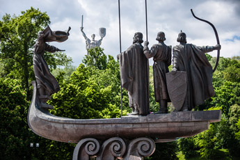 Kiew. Denkmal für die Kiewer Stadtgründer
