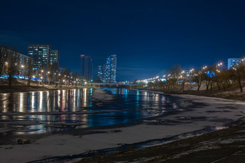 Kiew. Am Russanovka Kanal