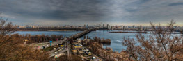 Kiew. Ausblick auf die Paton-Brücke. Panorama