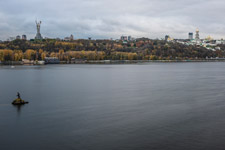 Kiew. Ausblick auf das rechte Ufer