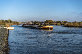 Mittellandkanal. Die neue Trogbrücke über die Leine