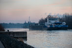 Garbsen. Mittellandkanal. Ein Tanker