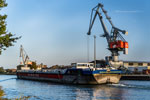 Garbsen. Mittellandkanal. Ein Tanker