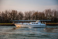 Mittellandkanal. Eine Yacht