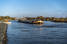 Mittellandkanal. Die neue Trogbrücke über die Leine
