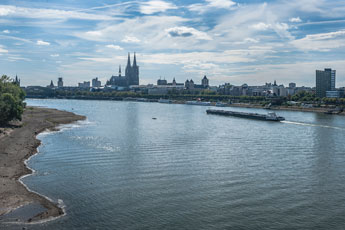 Schiffsverkehr im Kölner Rheingebiet
