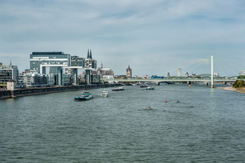 Schiffsverkehr im Kölner Rheingebiet