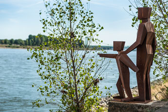 Schiffsverkehr im Kölner Rheingebiet. Ein Denkmal
