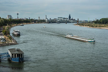 Schiffsverkehr im Kölner Rheingebiet