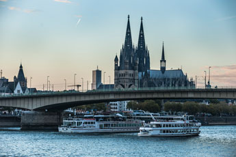 Schiffsverkehr im Kölner Rheingebiet