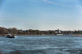 Schiffsverkehr im Kölner Rheingebiet