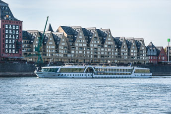 Schiffsverkehr im Kölner Rheingebiet