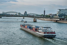 Schiffsverkehr im Kölner Rheingebiet