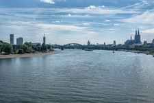 Schiffsverkehr im Kölner Rheingebiet