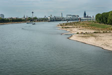 Schiffsverkehr im Kölner Rheingebiet