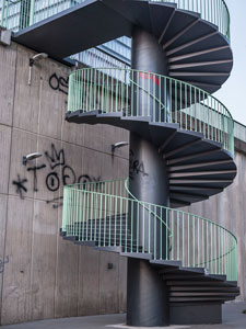 Deutzer Brücke. Spindeltreppe